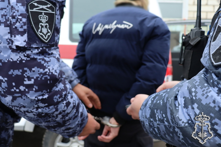 Буйный посетитель гостиничного ресторана задержан Росгвардией в Магадане