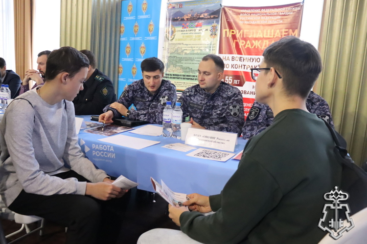 В Магадане Росгвардия приняла участие в Ярмарке профессий и учебных мест