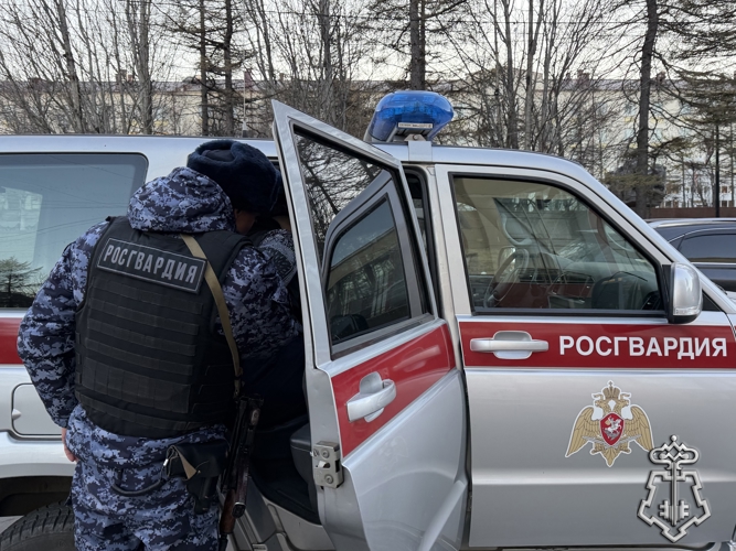  В Магадане росгвардейцы задержали мужчину, повторно пытавшегося похитить товары из магазина 