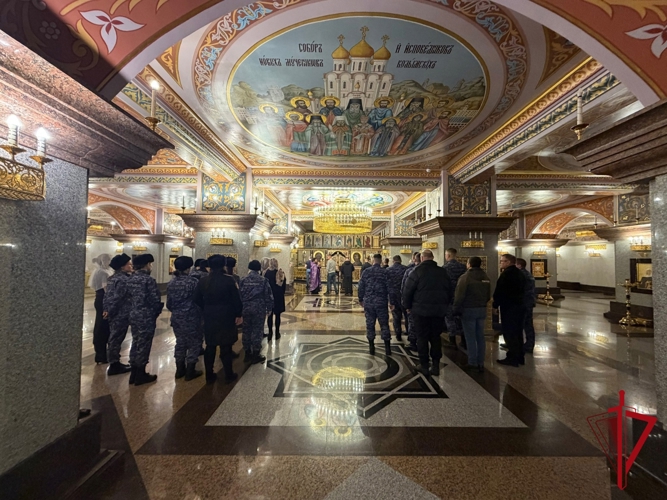 Молебен в честь юбилеев Росгвардии прошел в главном храме Магадана