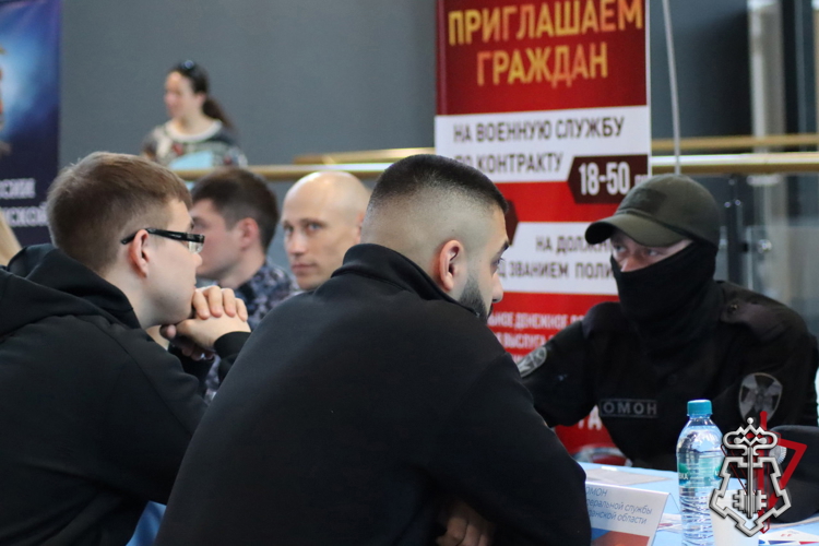 В Магадане росгвардейцы представили ведомство на всероссийской ярмарке трудоустройства